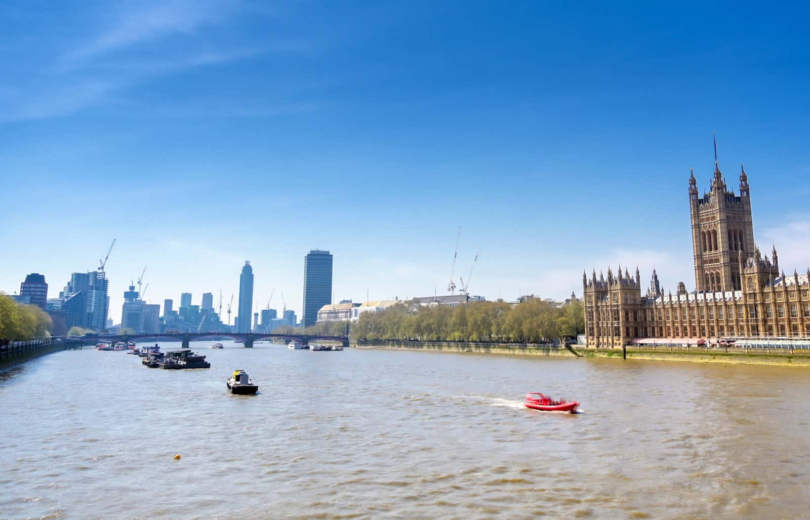 Go Kayaking on the Thames in All of Europe