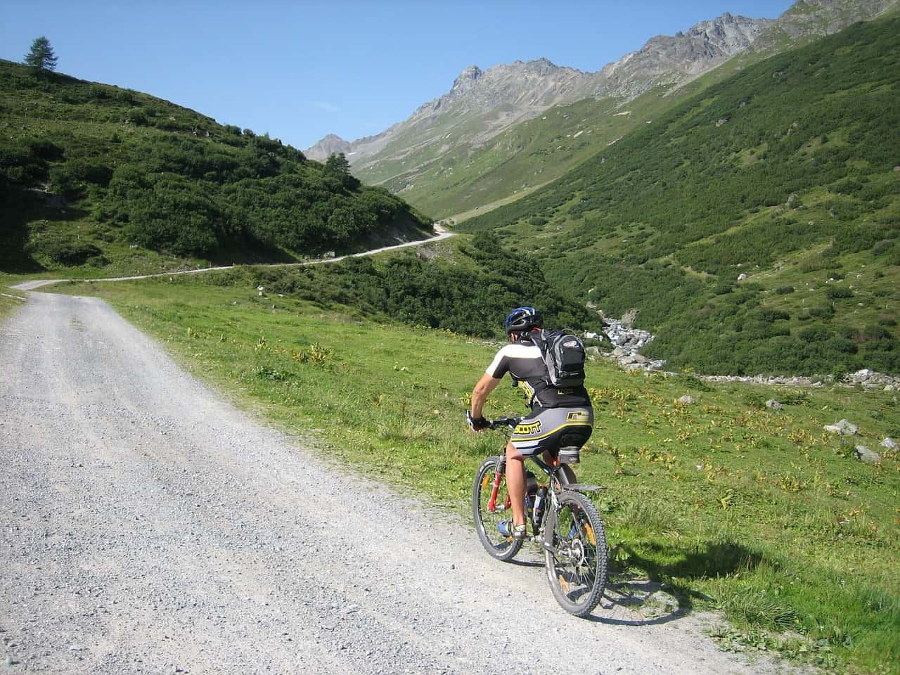 Thrill Yourself In Mountain Biking in India Group Tours