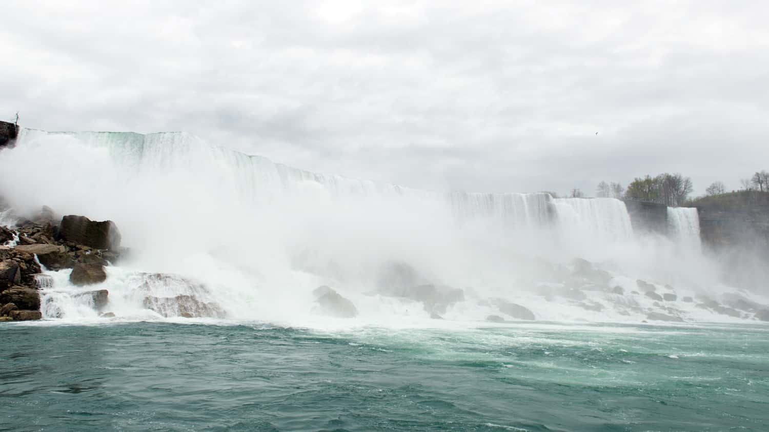 Feel The Spray In Your Face At Niagara Falls in Canada Group Tours